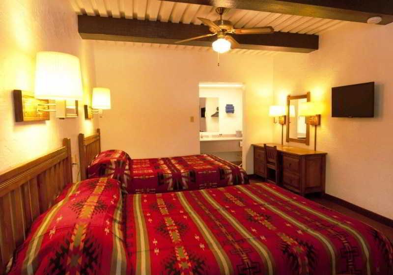 צ'ינלה Thunderbird Lodge מראה חיצוני תמונה
