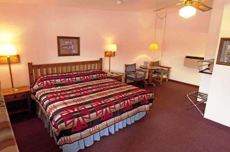 צ'ינלה Thunderbird Lodge מראה חיצוני תמונה