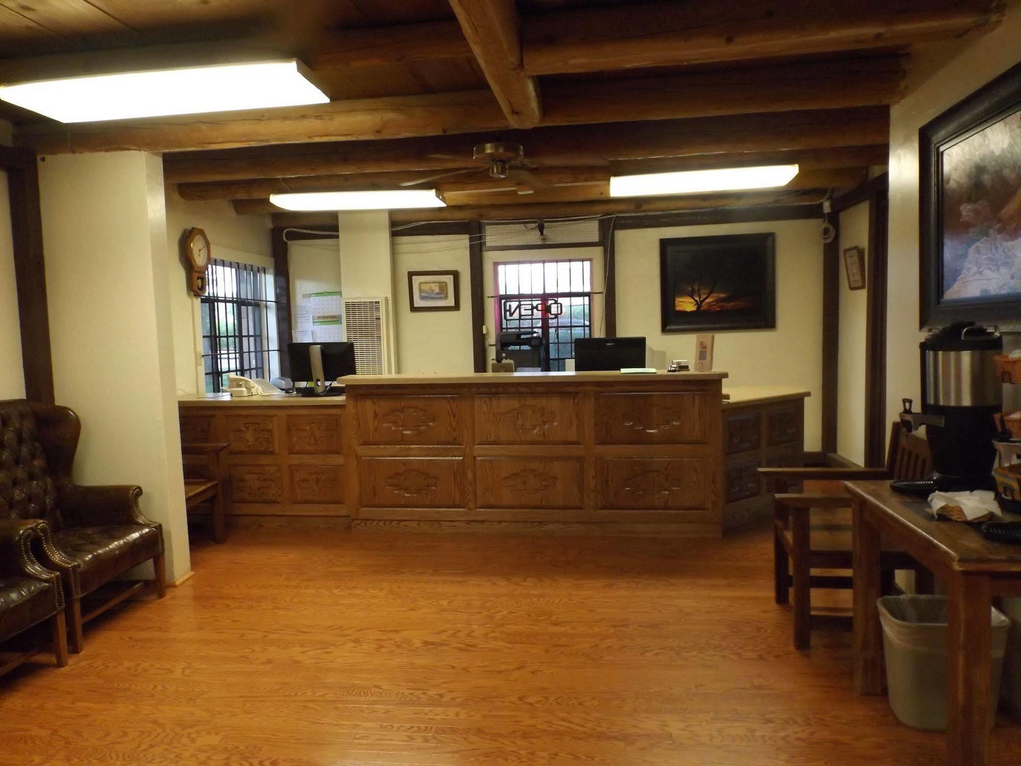 צ'ינלה Thunderbird Lodge מראה חיצוני תמונה