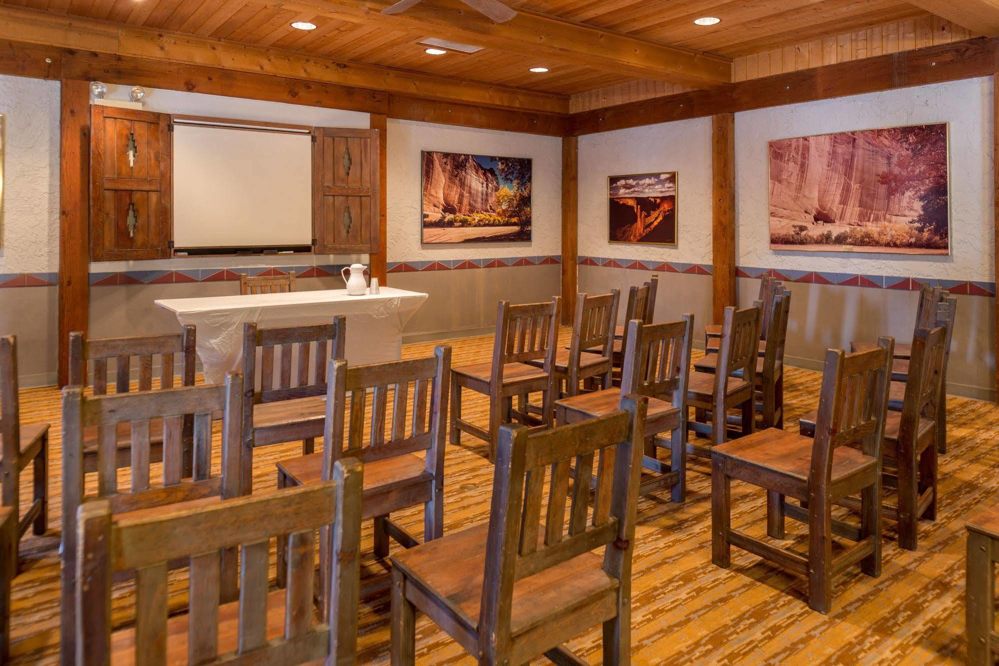 צ'ינלה Thunderbird Lodge מראה חיצוני תמונה